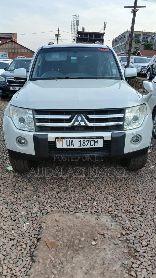 Mitsubishi Pajero 2009 White