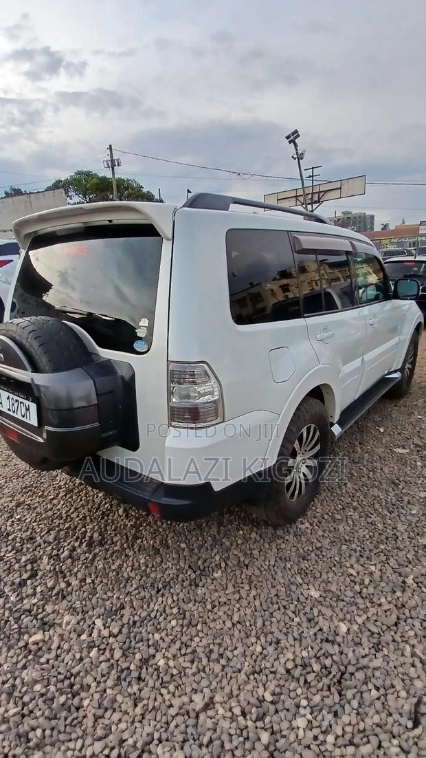 Mitsubishi Pajero 2009 White
