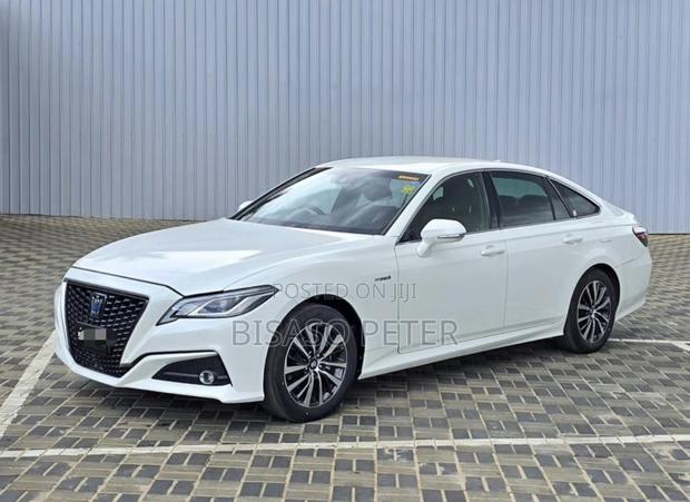 Toyota Crown 2018 White