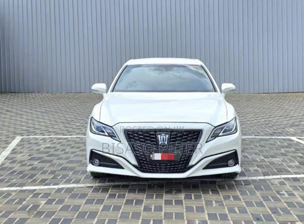 Toyota Crown 2018 White