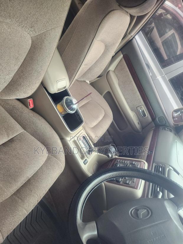 Toyota Progress 2.5 AWD 2003 Gold