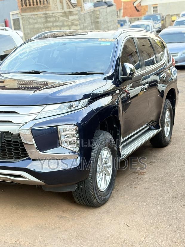 Mitsubishi Pajero Sport Exceed 2019 Blue