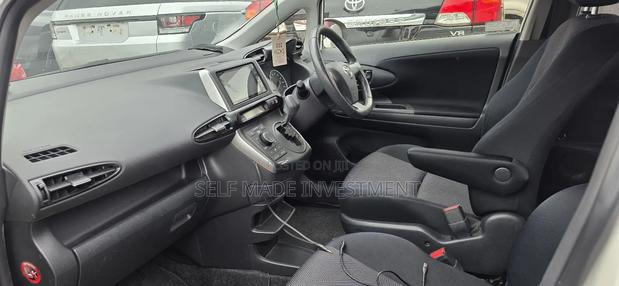 Toyota Wish 2012 White