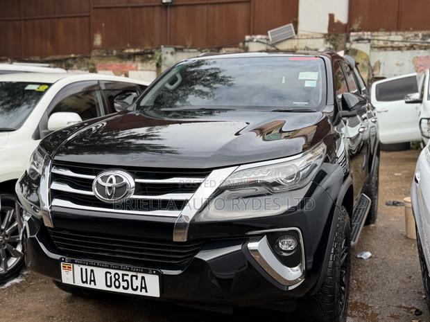 Toyota Fortuner 2016 Black