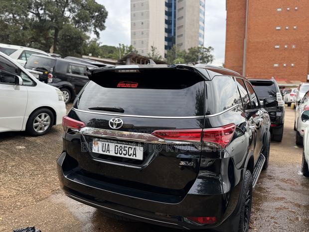 Toyota Fortuner 2016 Black