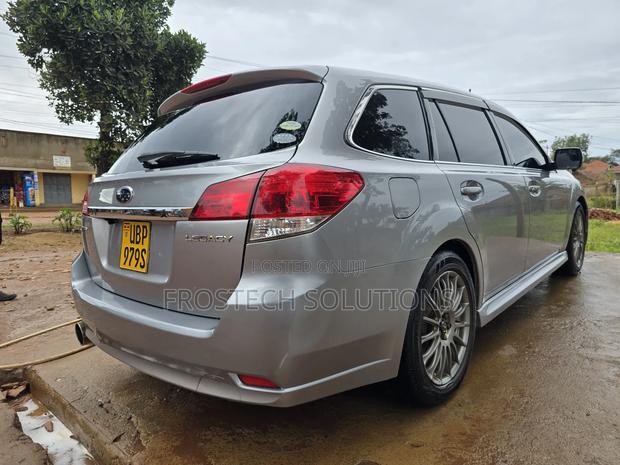Subaru Legacy 2.0D Estate 2010 Silver