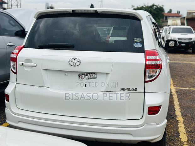Toyota RAV4 2.5 2012 White