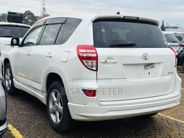 Toyota RAV4 2.5 2012 White
