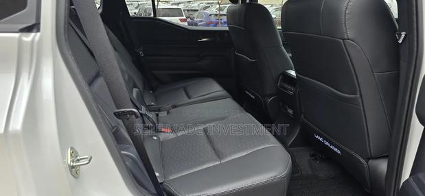 Toyota Land Cruiser Prado 2025 White