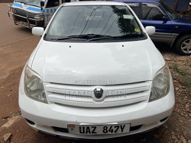 Toyota IST 2003 White