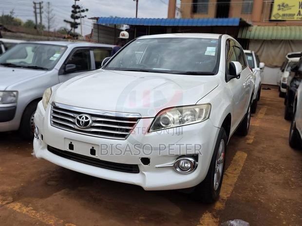 Toyota Vanguard 2013 White