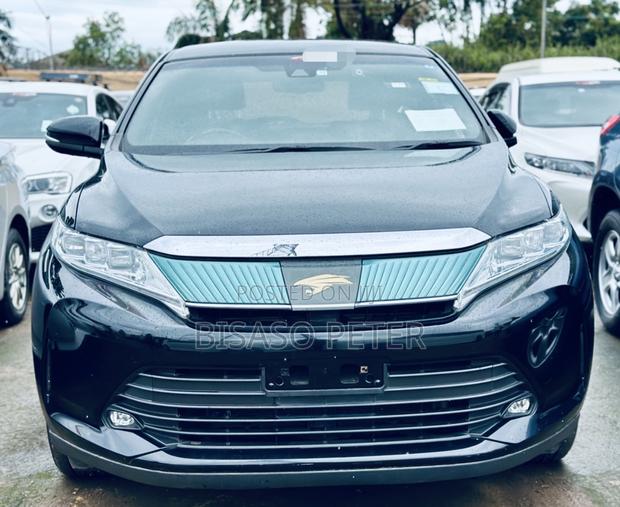 Toyota Harrier 2.0 2017 Black