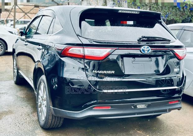 Toyota Harrier 2.0 2017 Black