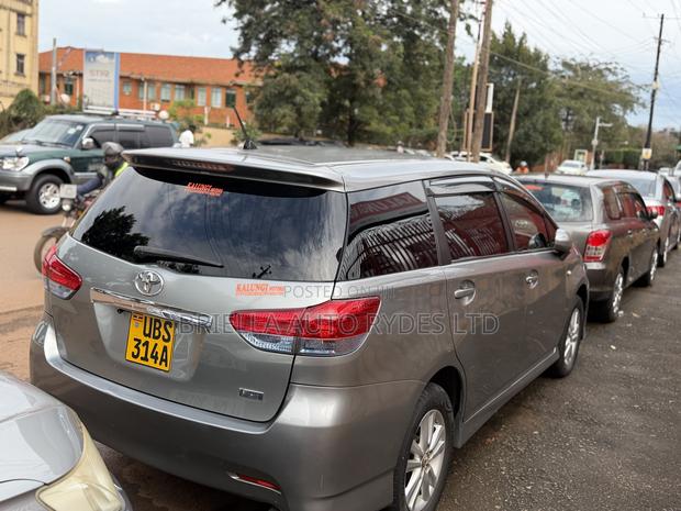 Toyota Wish 2010 Gray