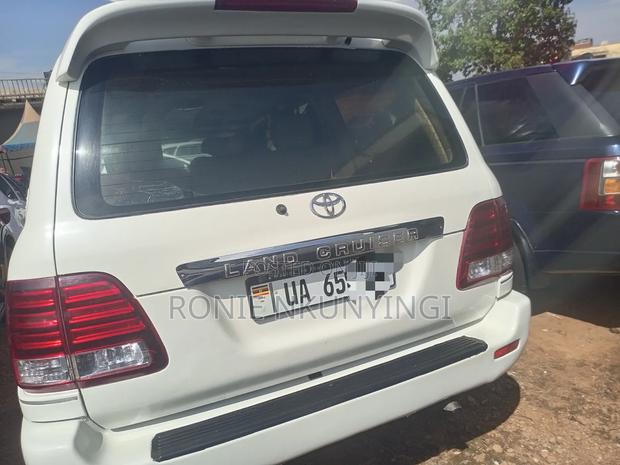 Toyota Land Cruiser 2004 White