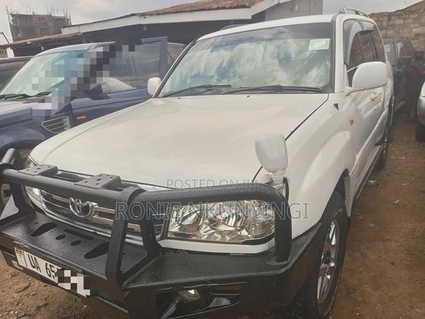 Toyota Land Cruiser 2004 White
