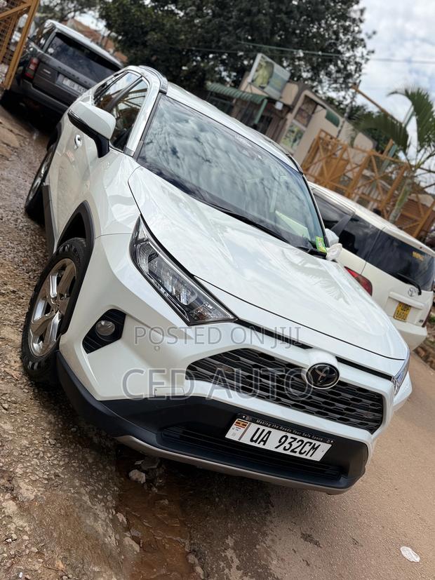 Toyota RAV4 2020 White