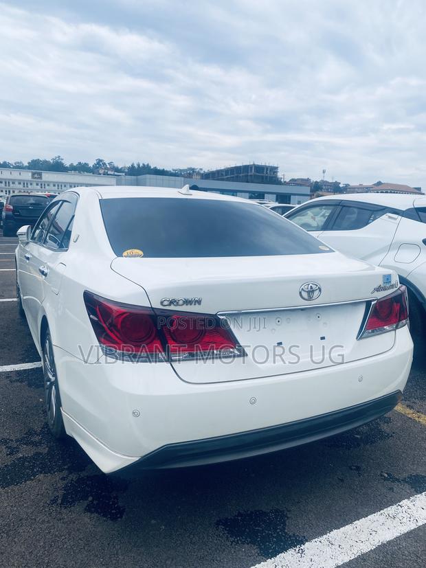 Toyota Crown 2017 White