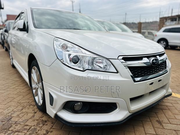 Subaru Legacy 2.5i Premium Sedan 2012 White