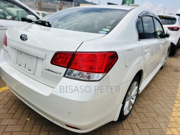 Subaru Legacy 2.5i Premium Sedan 2012 White