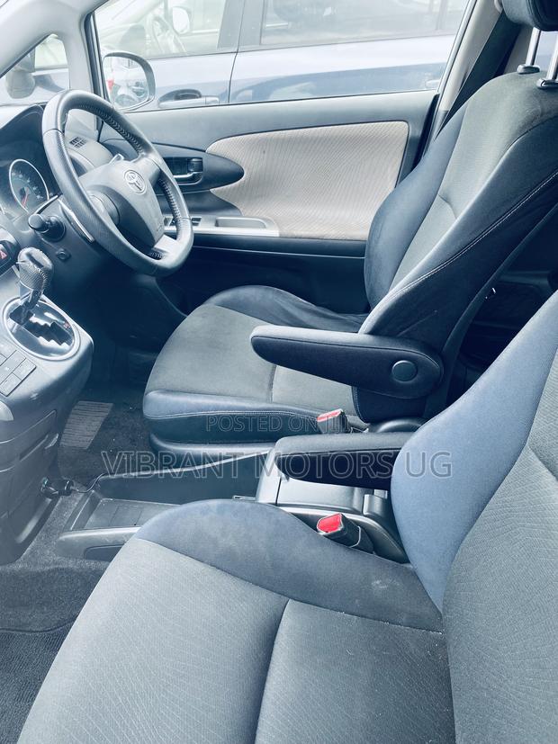 Toyota Wish 2012 Silver