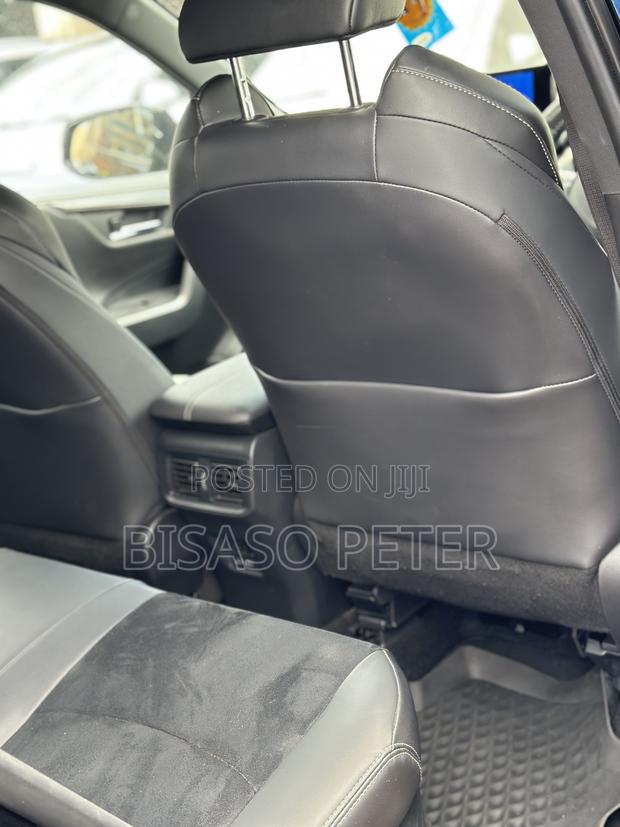 Toyota RAV4 XLE Premium AWD 2024 Black