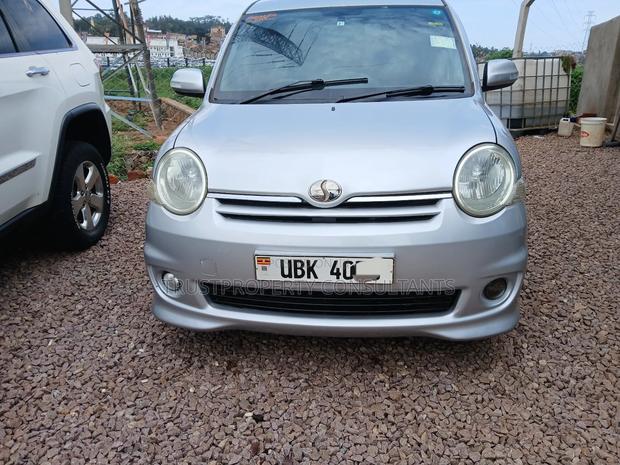 Toyota Sienta 2008 Silver
