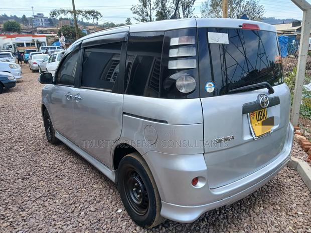 Toyota Sienta 2008 Silver