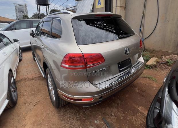 Volkswagen Touareg 2016 Gold