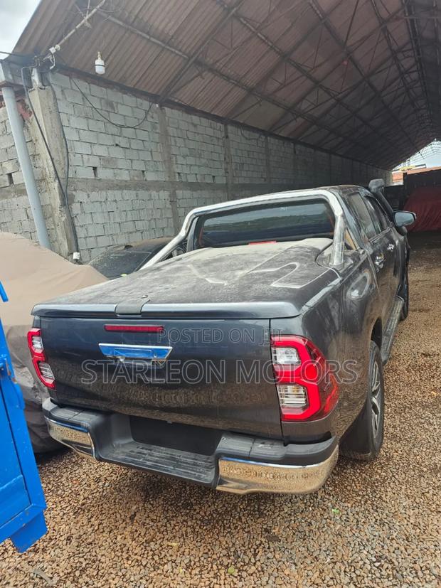 Toyota Hilux Revo Double Cab Deisel 2.8 RWD 2017 Gray