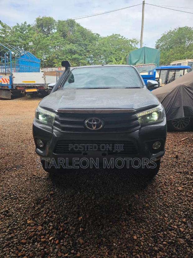Toyota Hilux Revo Double Cab Deisel 2.8 RWD 2017 Gray