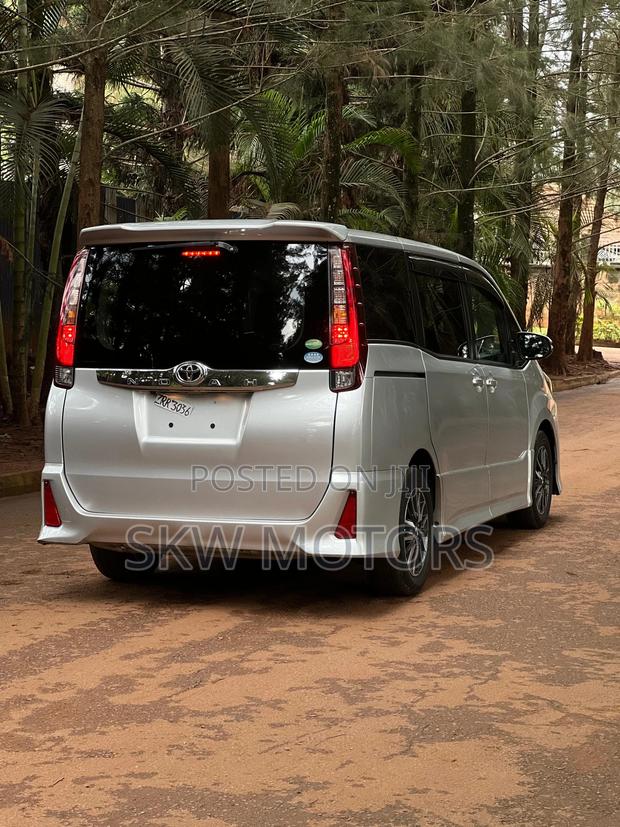 Toyota Noah 2016 Silver