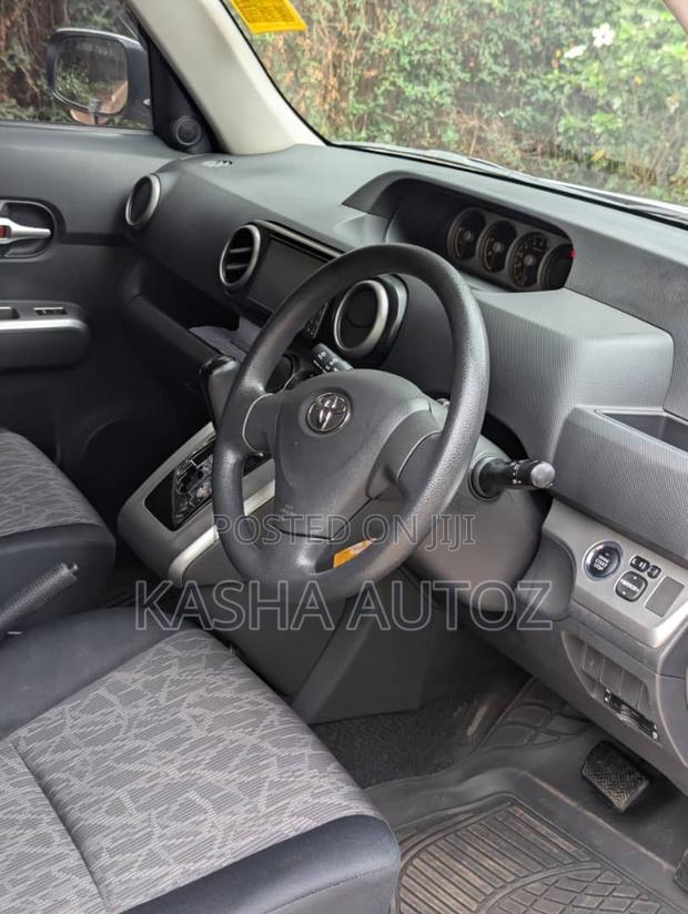 Toyota Corolla Rumion 2010 Silver