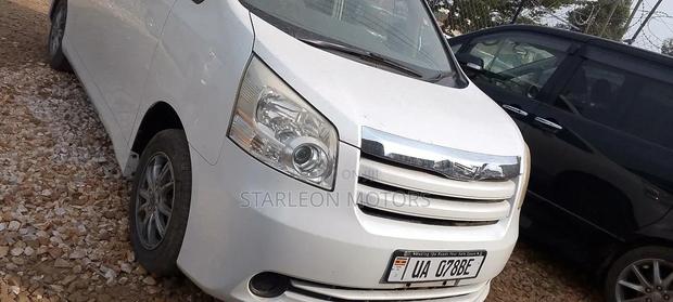 Toyota Noah 2010 White
