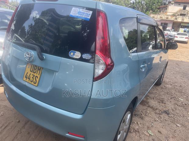 Toyota Passo Sette 2009 Blue