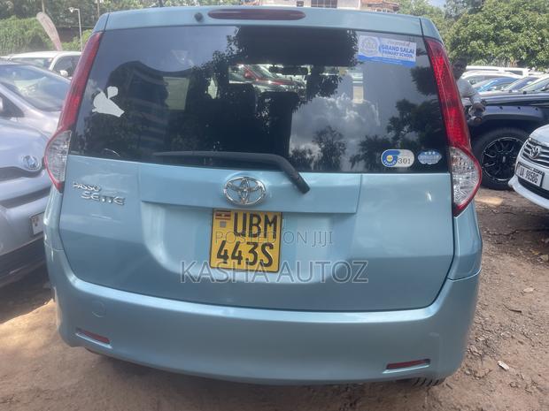 Toyota Passo Sette 2009 Blue