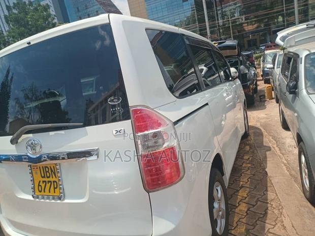 Toyota Noah 2009 White