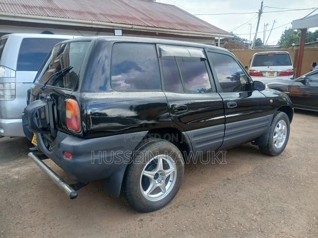 Toyota RAV4 1999 Black