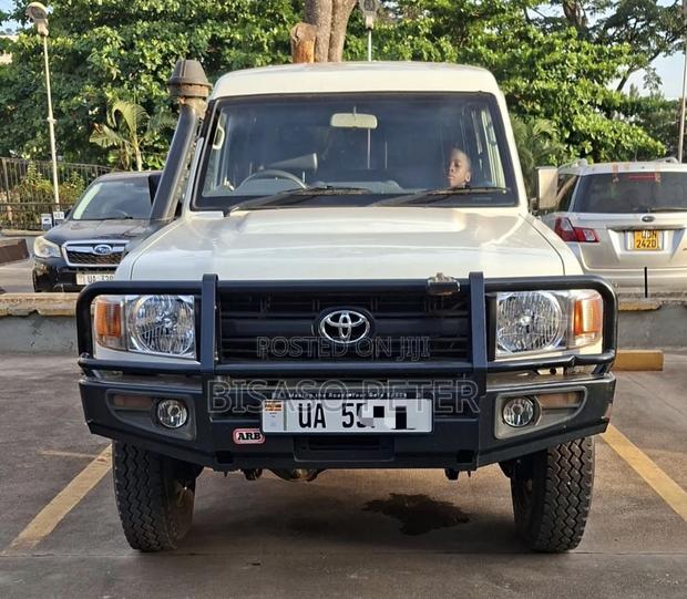 Toyota Land Cruiser Prado 2019 White