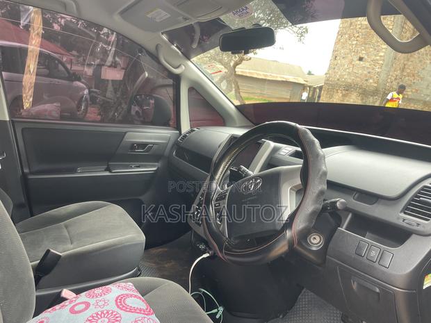 Toyota Noah 2011 Blue