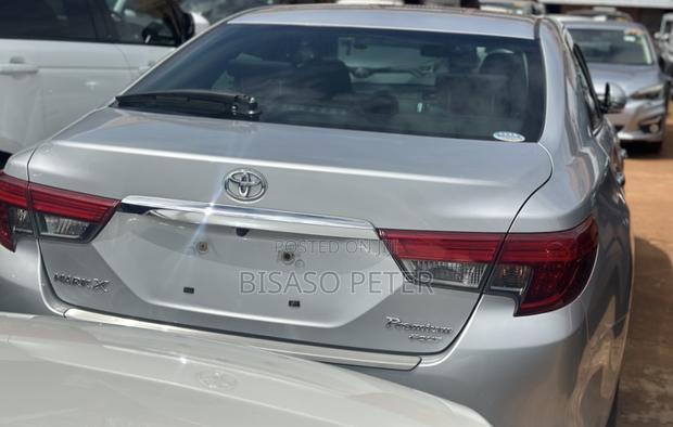 Toyota Mark X 2.5 AWD 2016 Silver