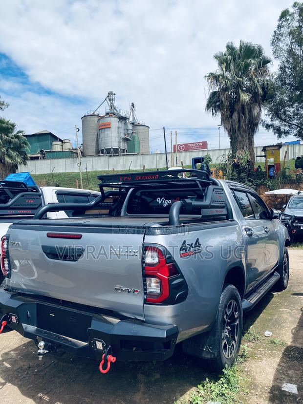 Toyota Hilux 2021 Gray