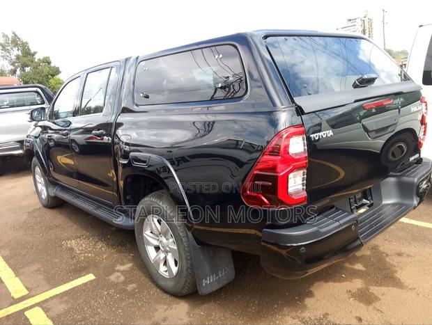 New Toyota Hilux 2023 Black