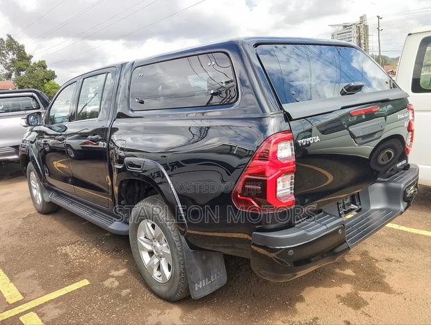 New Toyota Hilux 2023 Black