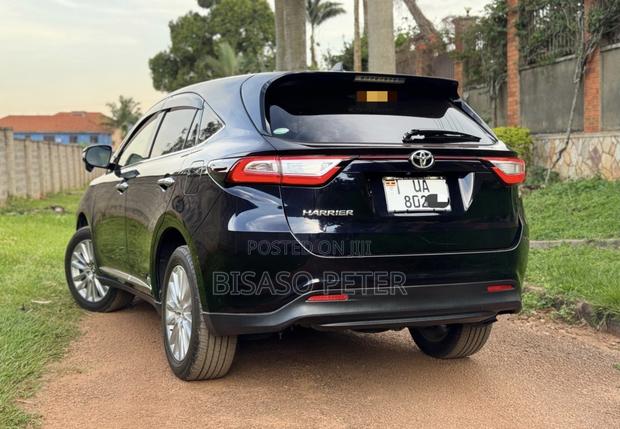 Toyota Harrier 2.0 2017 Blue