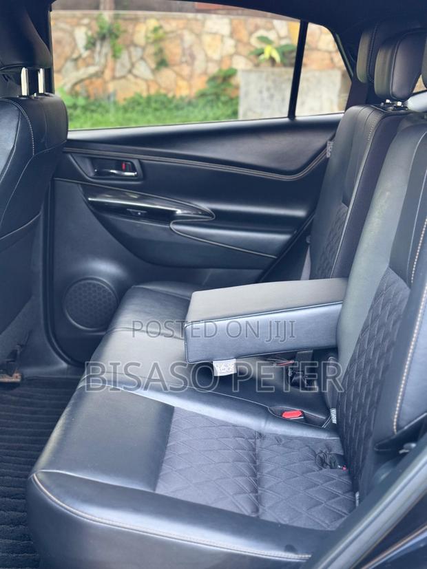 Toyota Harrier 2.0 2017 Blue