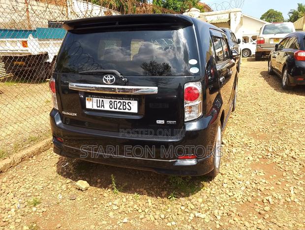 Toyota Corolla Rumion Hatchback 1.8 AWD 2011 Black
