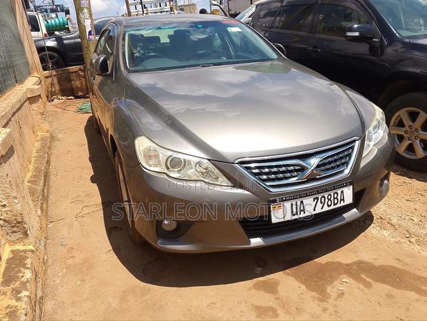 Toyota Mark X 2010 Gold