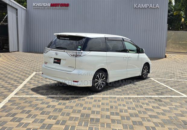 Toyota Estima 2012 White