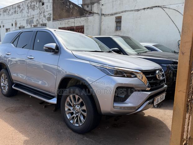 Toyota Fortuner 2016 Silver